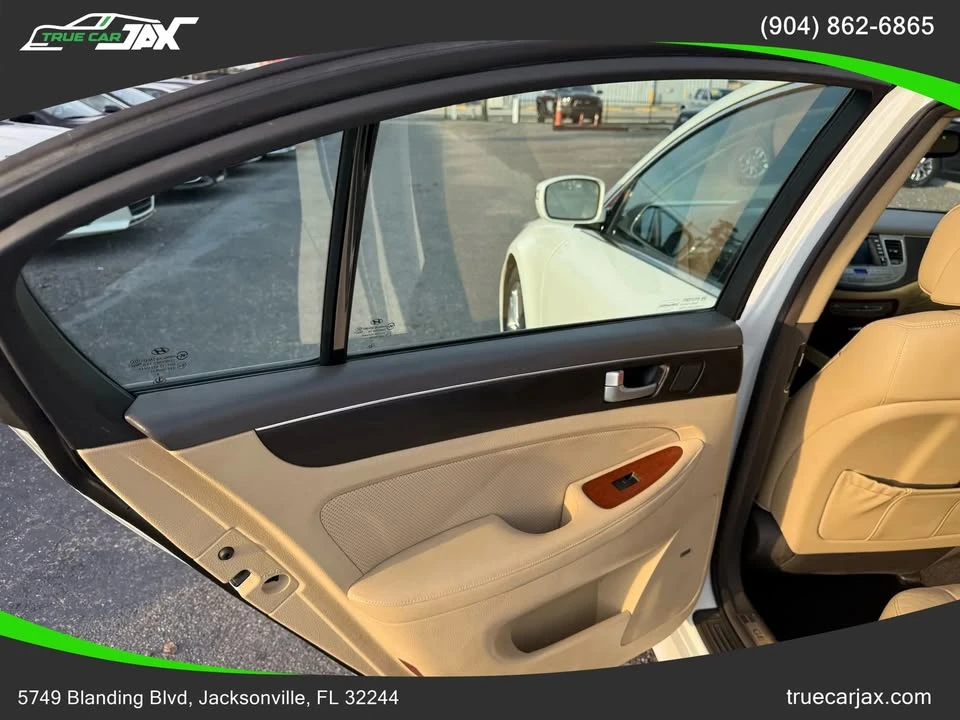 2013 Hyundai Genesis - Image 18 of 20
