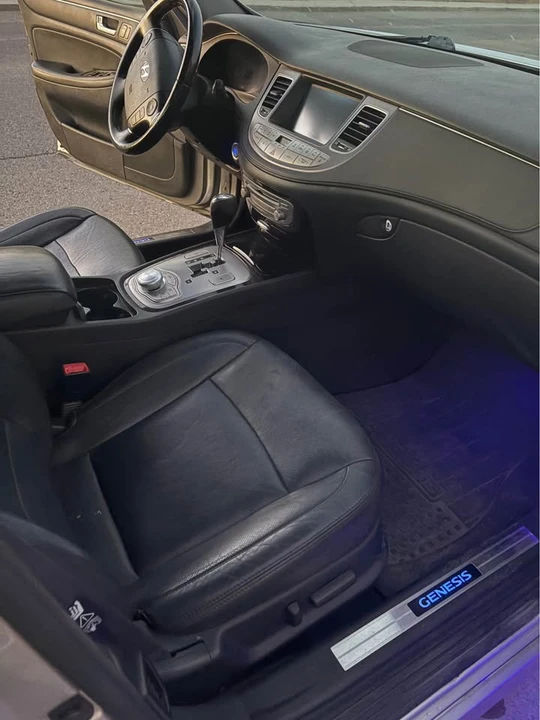 2013 Hyundai Genesis - Image 7 of 9