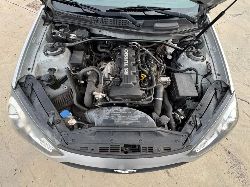 2013 Hyundai Genesis - Image 14 of 15
