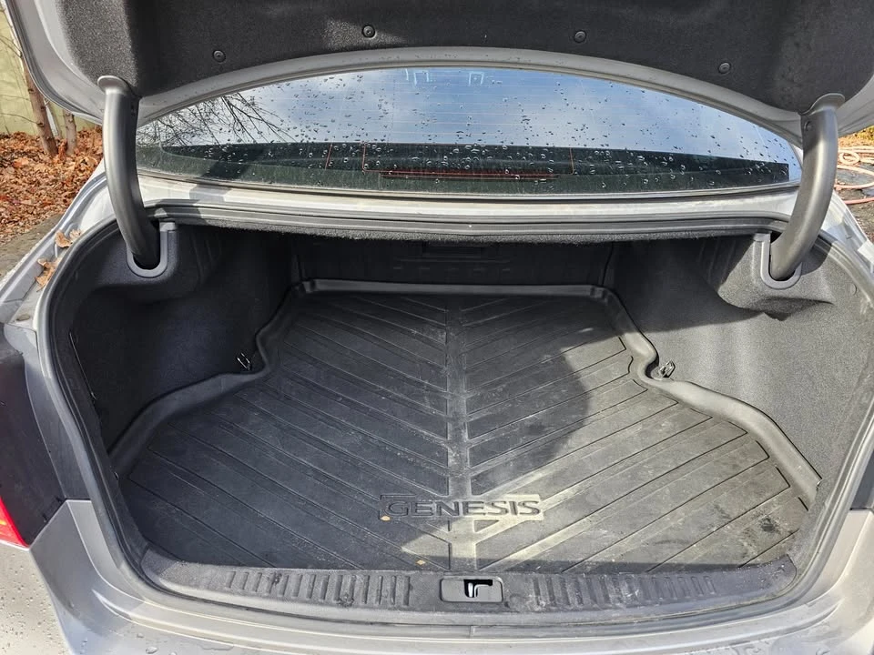 2013 Hyundai Genesis - Image 19 of 20