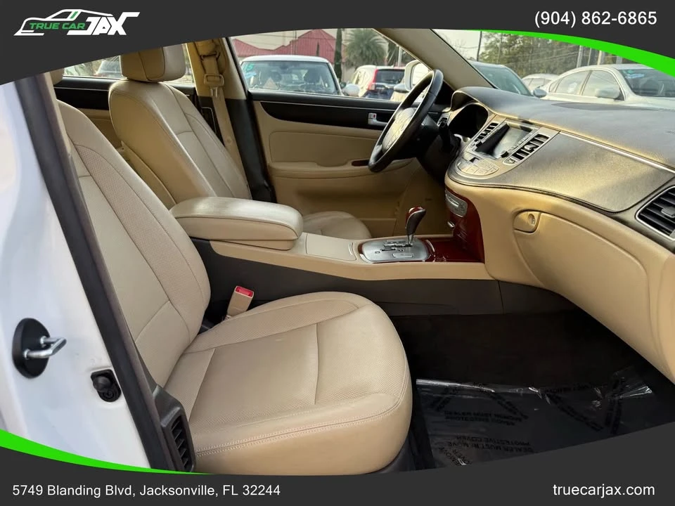 2013 Hyundai Genesis - Image 14 of 20