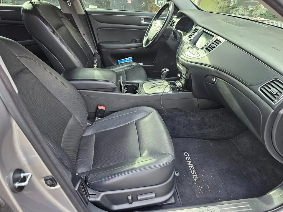 2013 Hyundai Genesis - Image 11 of 20