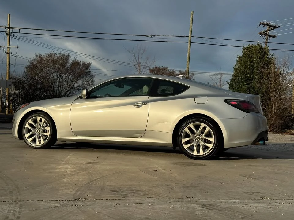 2013 Hyundai Genesis - Image 3 of 15