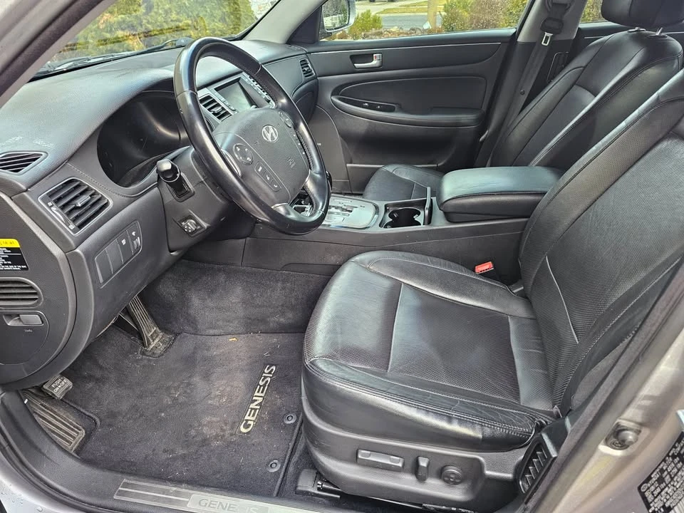 2013 Hyundai Genesis - Image 9 of 20