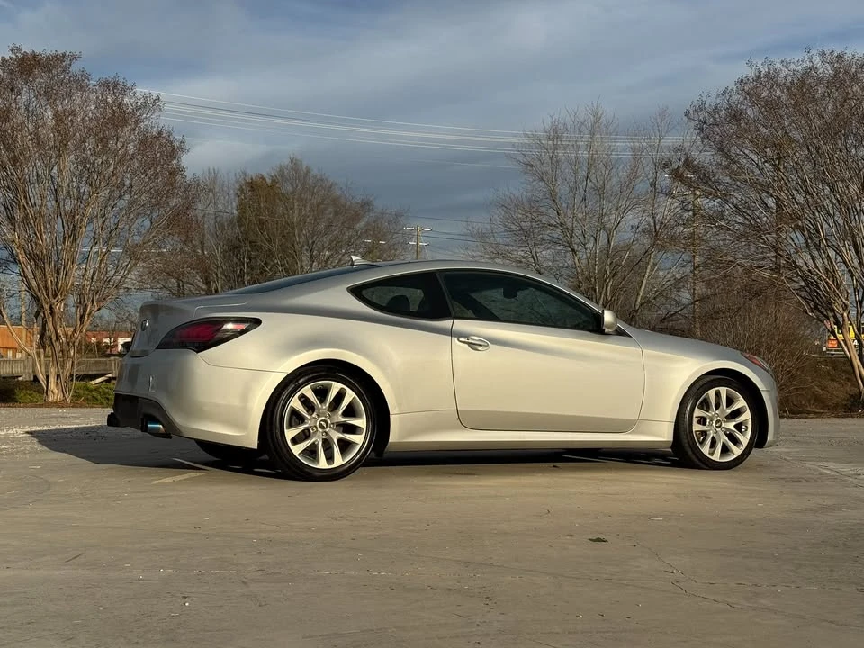 2013 Hyundai Genesis - Image 6 of 15
