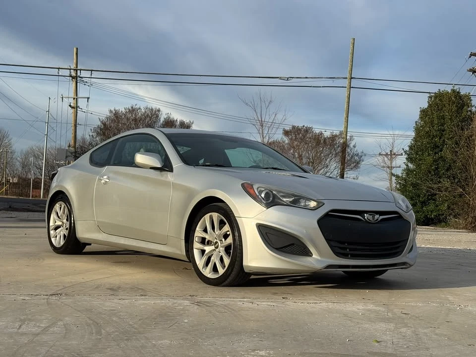 2013 Hyundai Genesis - Image 9 of 15
