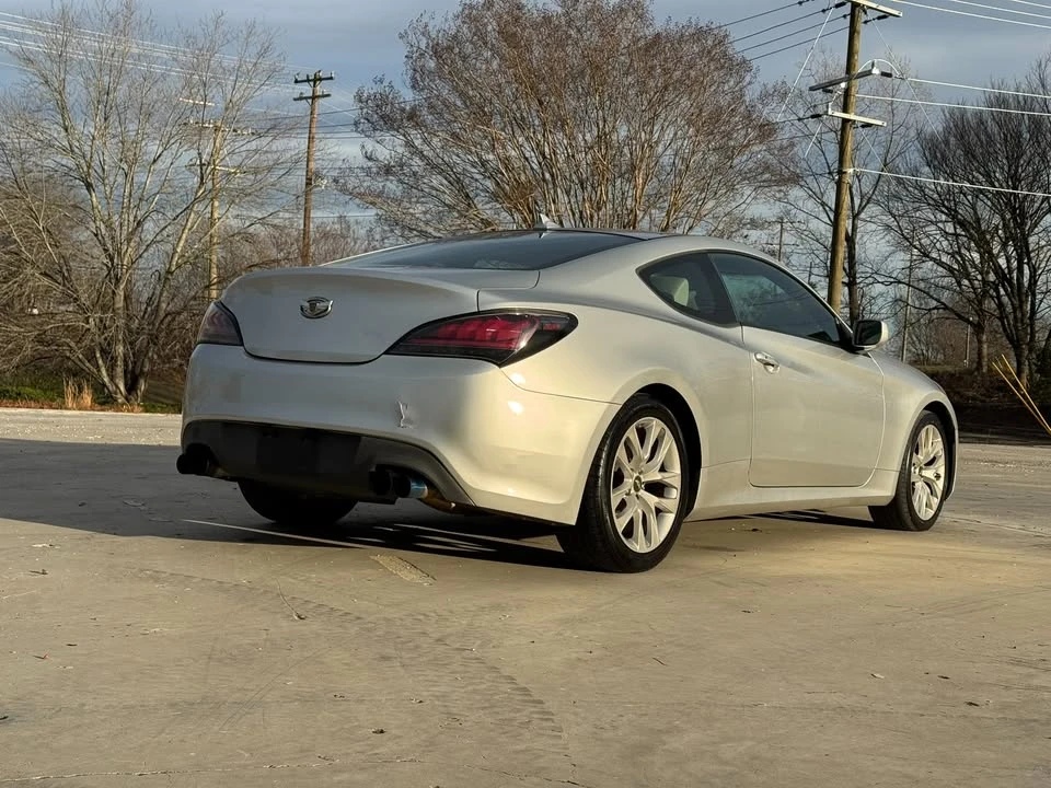 2013 Hyundai Genesis - Image 5 of 15