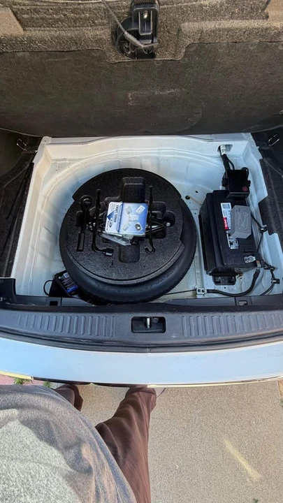 2013 Hyundai Genesis - Image 16 of 16