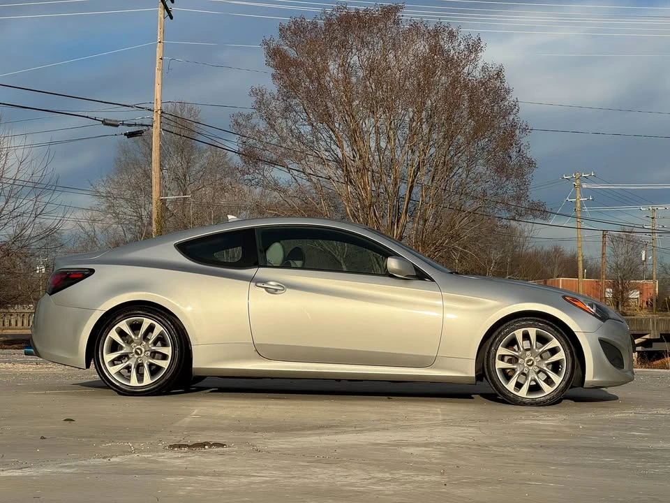 2013 Hyundai Genesis - Image 7 of 15