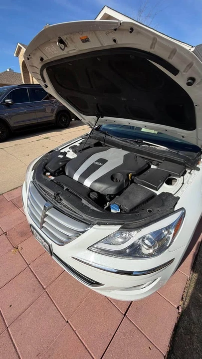 2013 Hyundai Genesis - Image 9 of 16