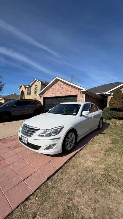 2013 Hyundai Genesis - Image 7 of 16