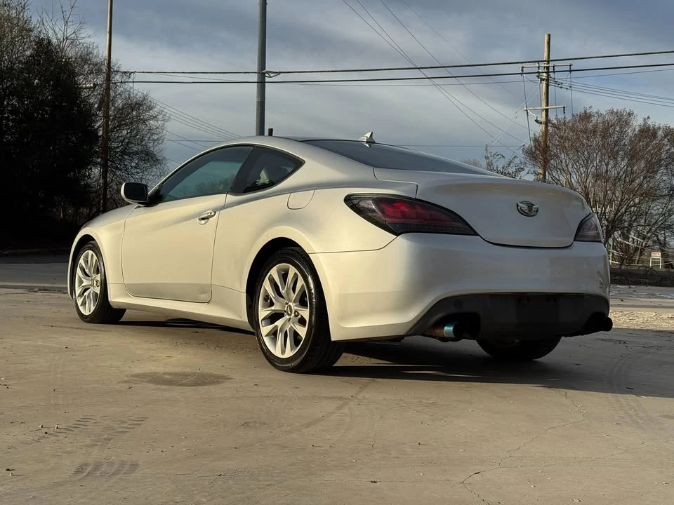 2013 Hyundai Genesis - Image 4 of 15