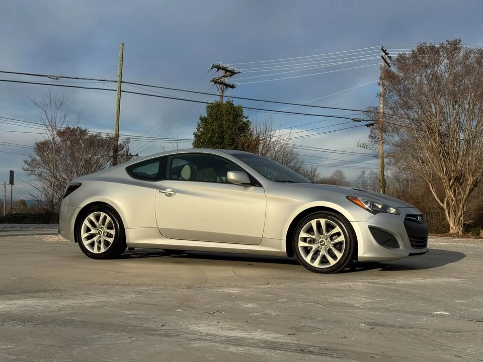 2013 Hyundai Genesis - Image 8 of 15