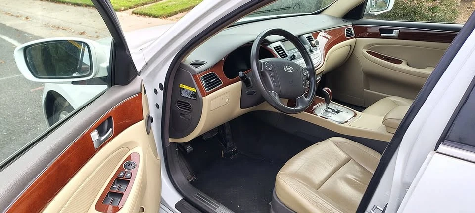 2013 Hyundai Genesis - Image 6 of 8