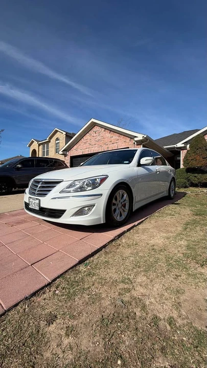 2013 Hyundai Genesis - Image 6 of 16
