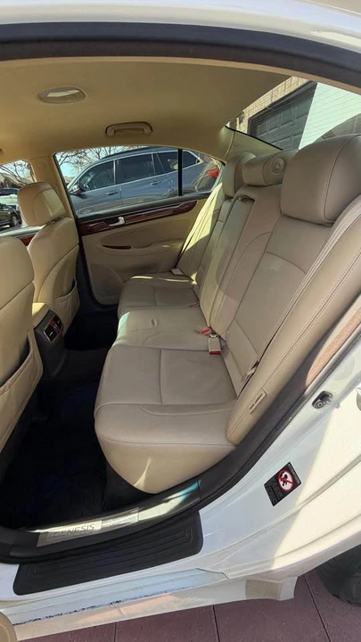 2013 Hyundai Genesis - Image 11 of 16