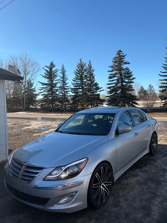 2013 Hyundai Genesis - Image 2 of 8