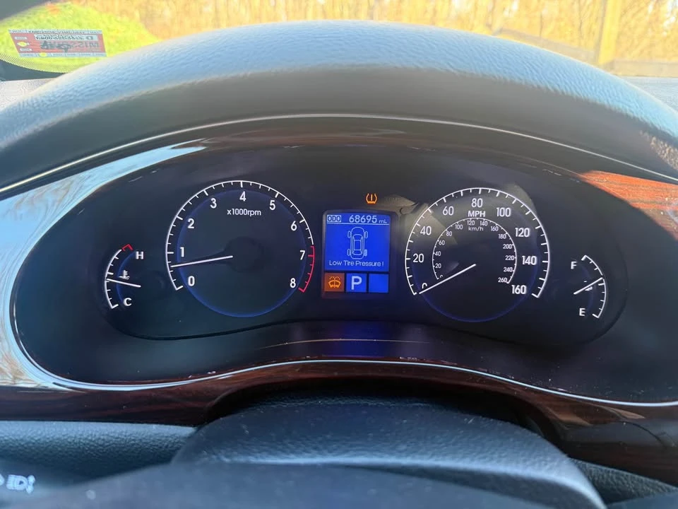 2013 Hyundai Genesis - Image 2 of 11