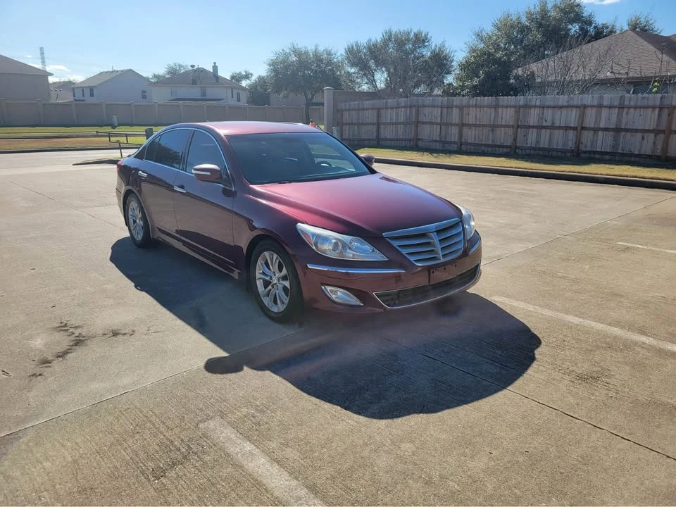 2013 Hyundai Genesis - Image 2 of 10