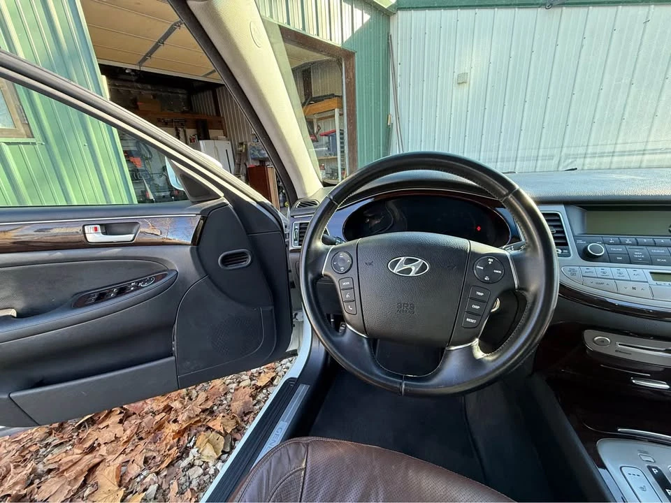2013 Hyundai Genesis - Image 6 of 11