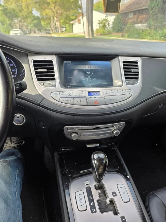 2013 Hyundai Genesis - Image 4 of 9