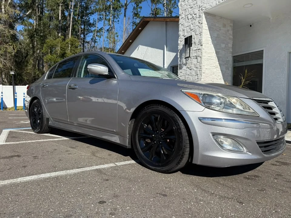 2013 Hyundai Genesis - Image 15 of 20