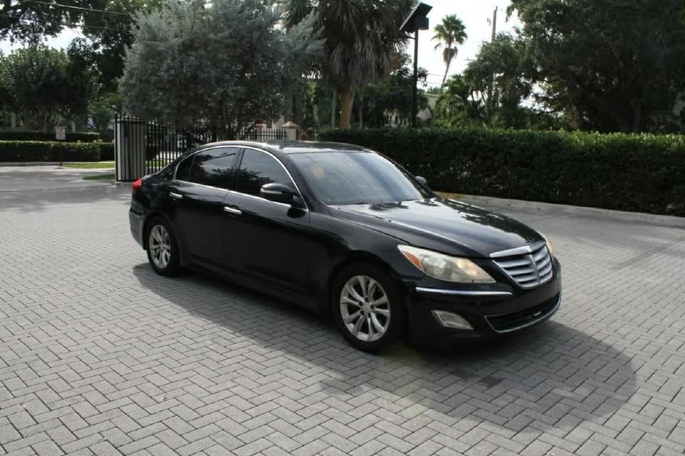2013 Hyundai Genesis - Image 4 of 14