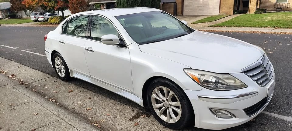 2013 Hyundai Genesis - Image 2 of 8