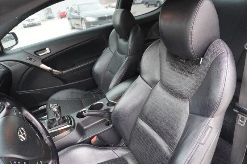 2013 Hyundai Genesis Coupe - Image 10 of 11