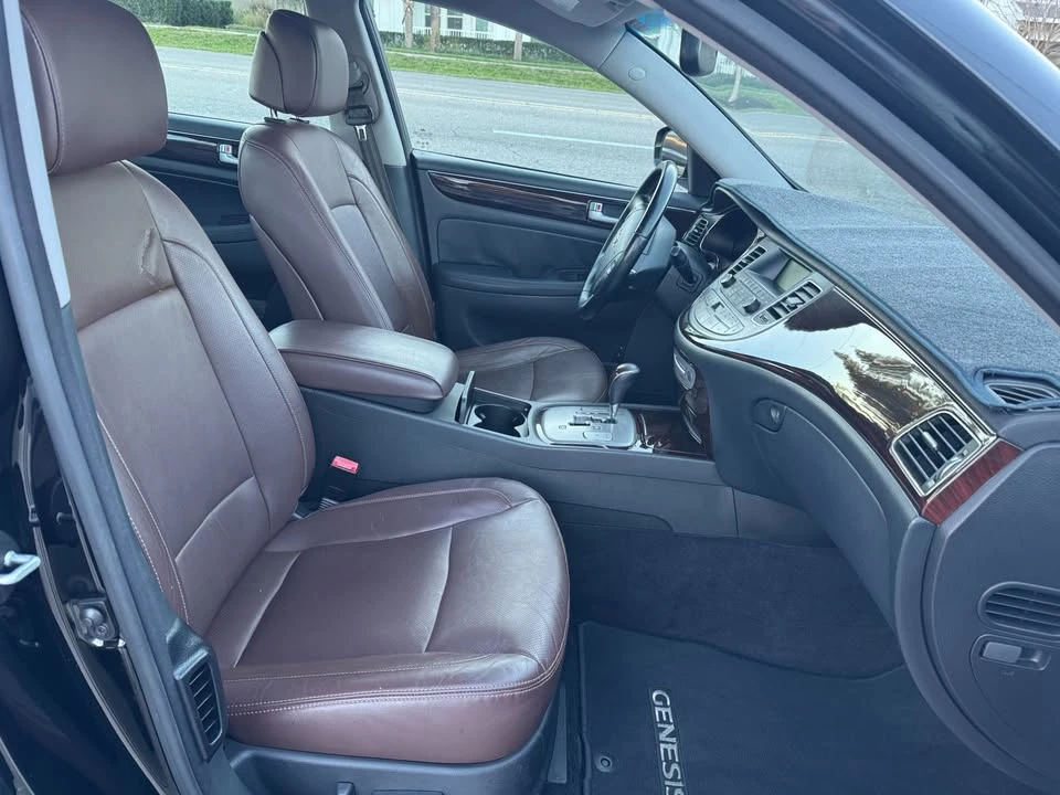 2013 Hyundai Genesis - Image 16 of 16