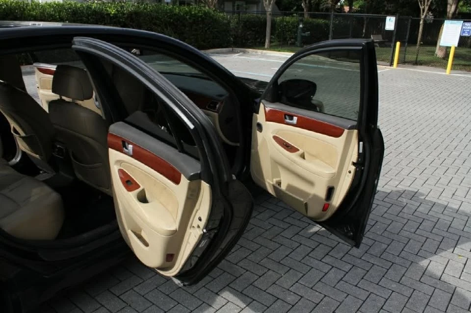2013 Hyundai Genesis - Image 12 of 14