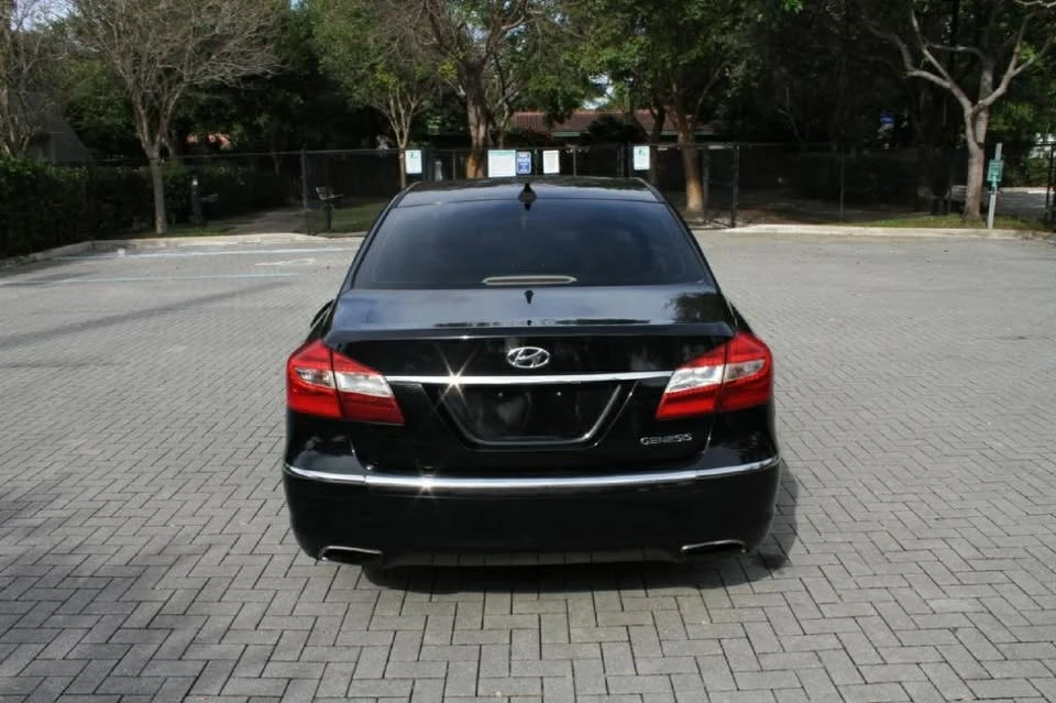 2013 Hyundai Genesis - Image 7 of 14
