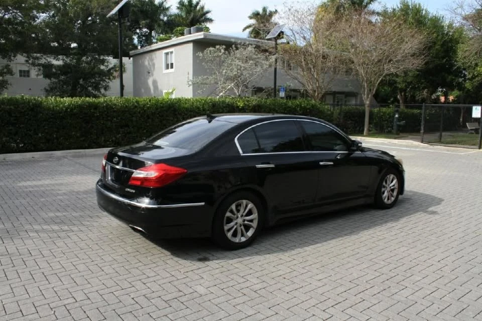 2013 Hyundai Genesis - Image 6 of 14