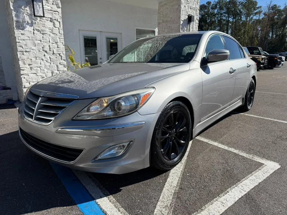 2013 Hyundai Genesis - Image 9 of 20