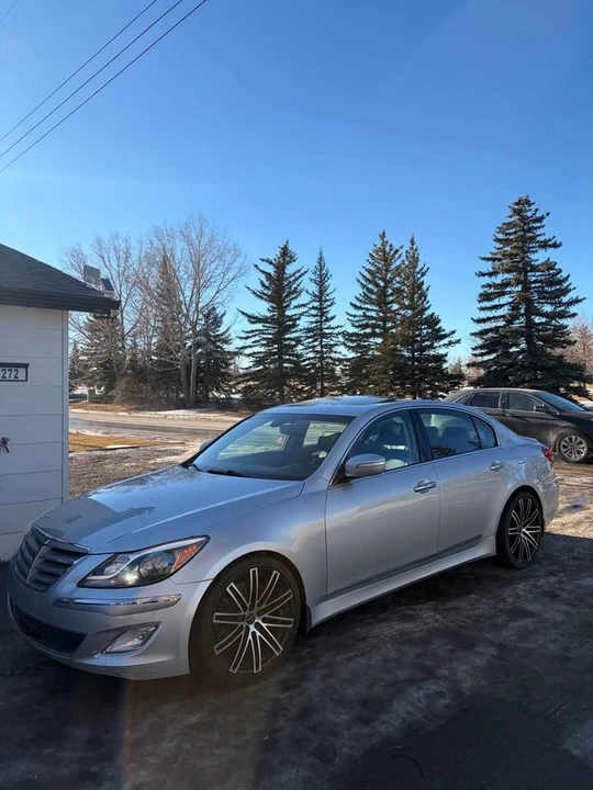 2013 Hyundai Genesis - Image 5 of 8
