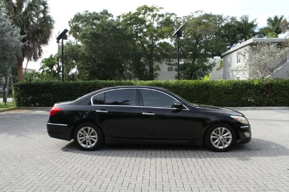 2013 Hyundai Genesis - Image 5 of 14