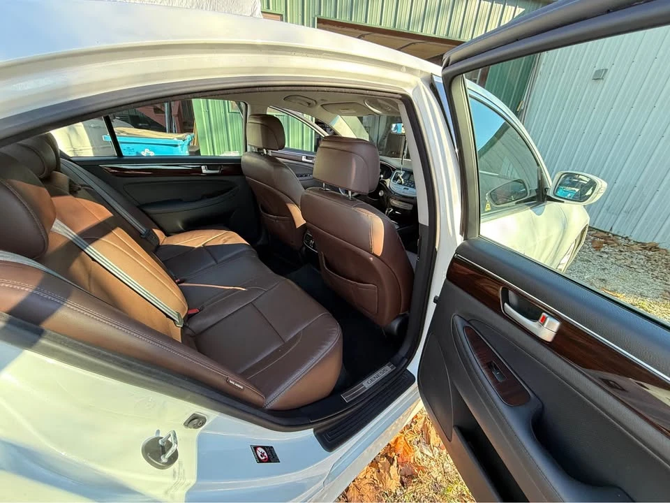 2013 Hyundai Genesis - Image 10 of 11