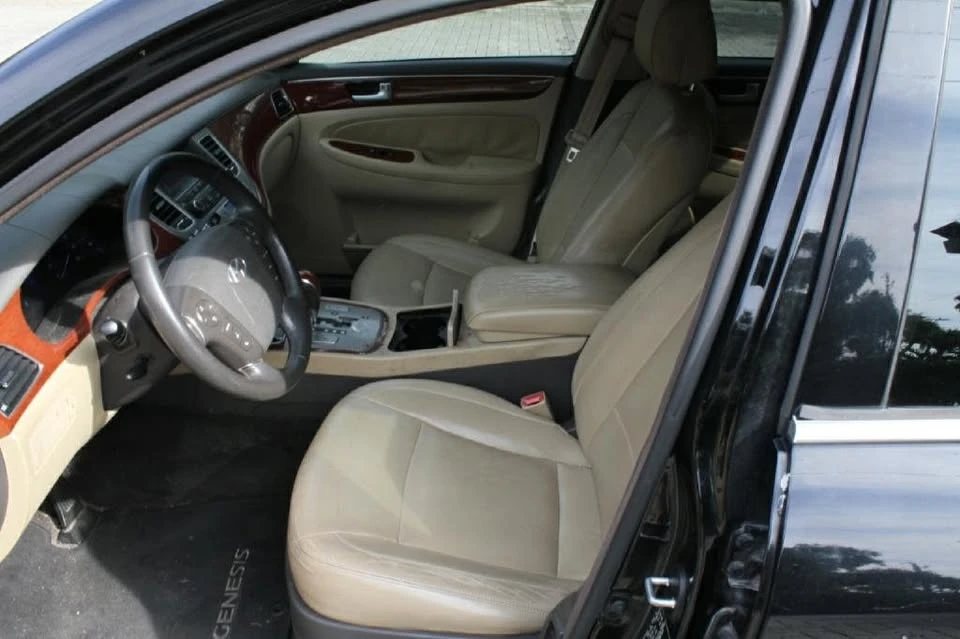 2013 Hyundai Genesis - Image 9 of 14