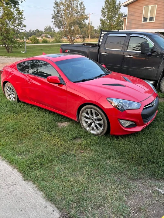 2013 Hyundai Genesis - Image 2 of 2