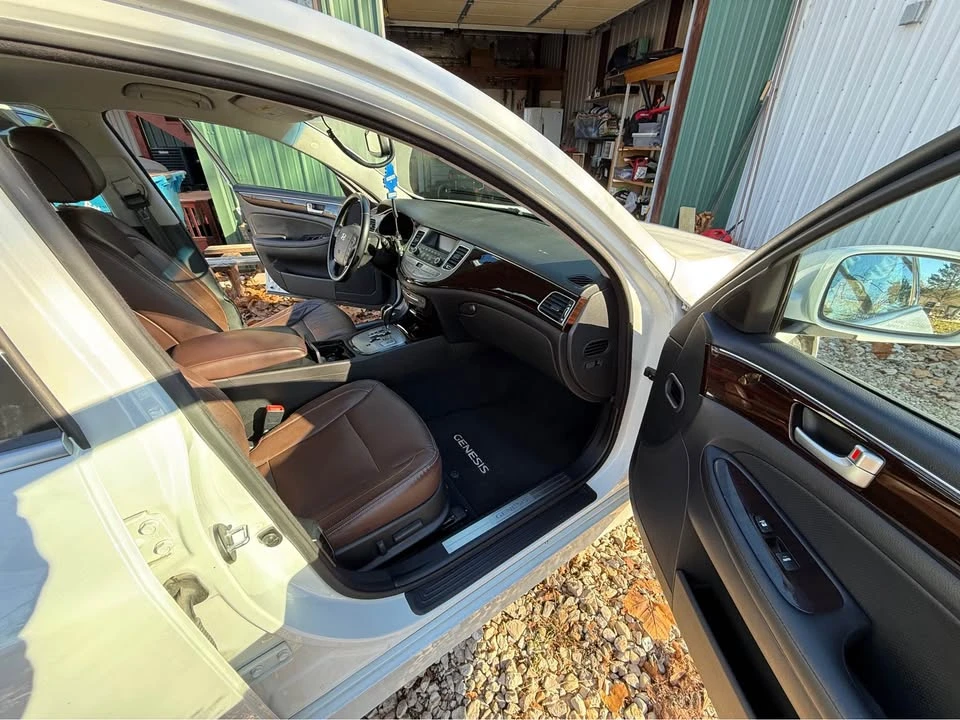 2013 Hyundai Genesis - Image 7 of 11