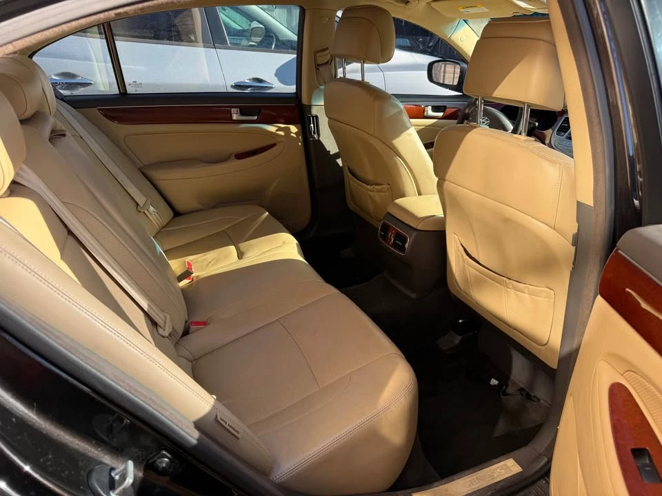 2013 Hyundai Genesis - Image 7 of 16