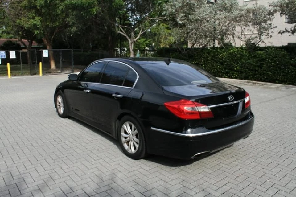 2013 Hyundai Genesis - Image 8 of 14