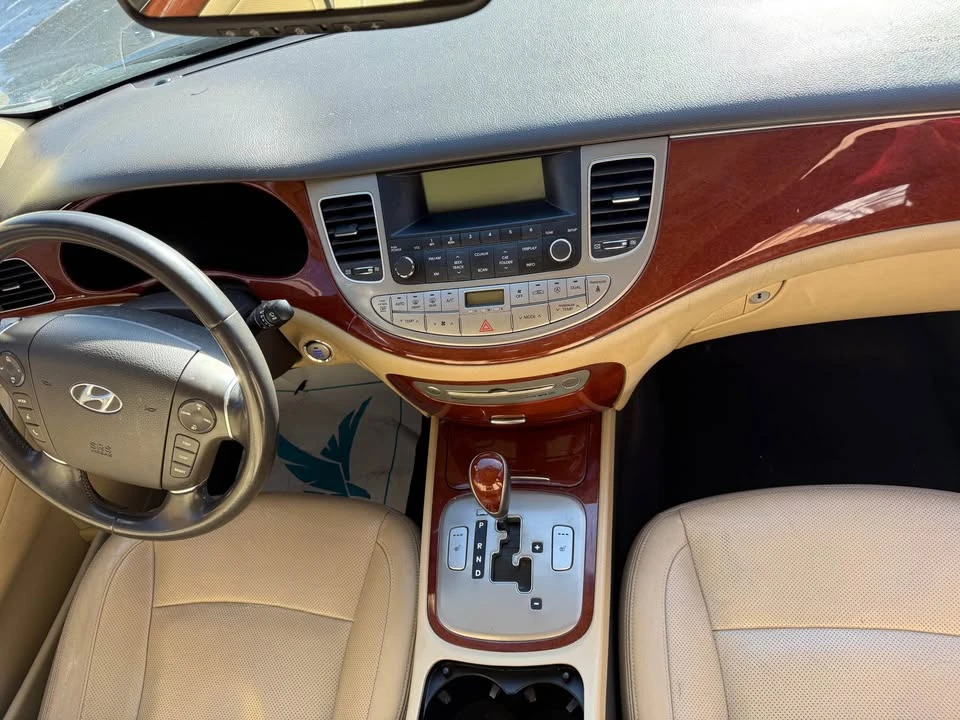 2013 Hyundai Genesis - Image 11 of 16