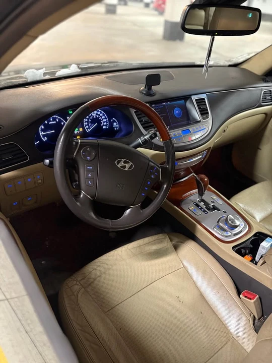 2013 Hyundai Genesis - Image 6 of 8
