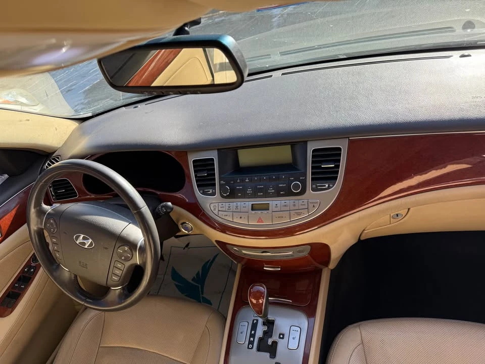 2013 Hyundai Genesis - Image 12 of 16
