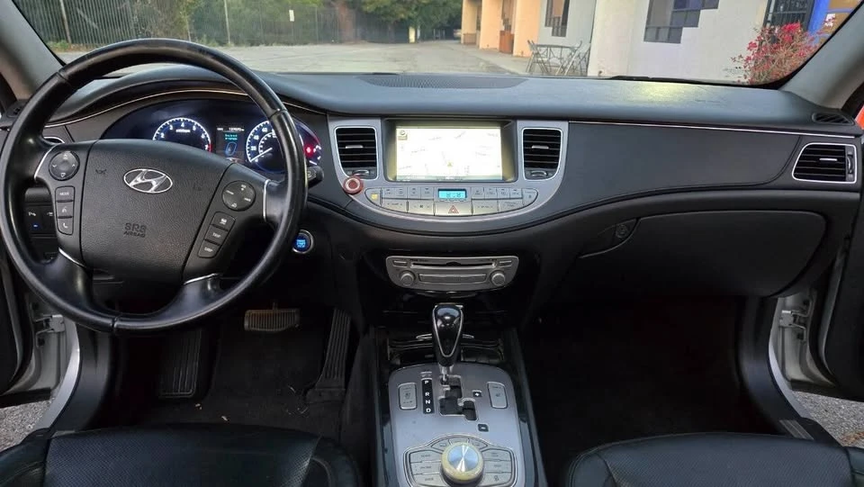 2013 Hyundai Genesis - Image 16 of 20