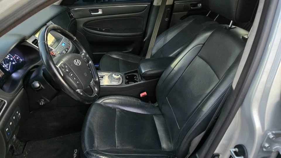 2013 Hyundai Genesis - Image 12 of 20