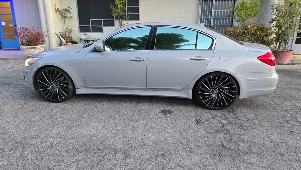 2013 Hyundai Genesis - Image 8 of 20
