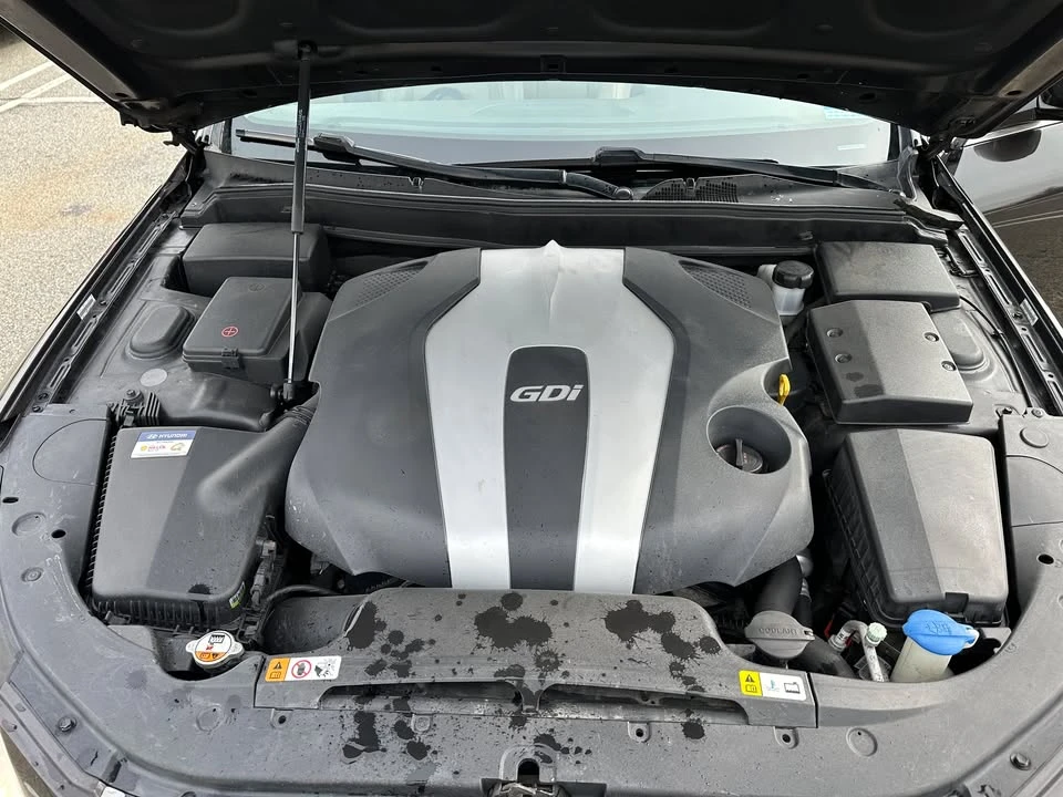 2013 Hyundai Genesis - Image 18 of 19