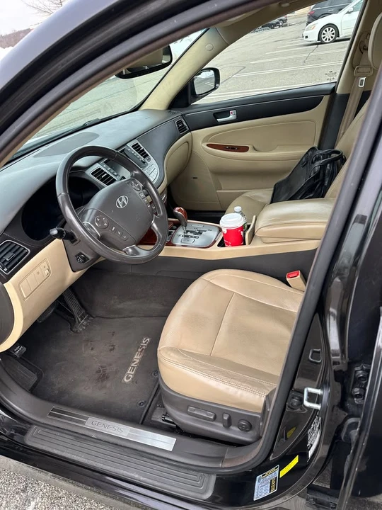 2013 Hyundai Genesis - Image 11 of 19